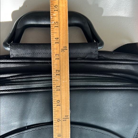 Kensington Contour Pro 17" Laptop Carrying Case - Picture 12 of 12